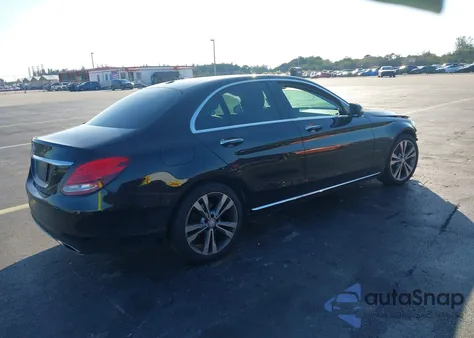 2016 Mercedes-Benz C 300 из США, поврежденный, VIN 55SWF4JB7GU163674